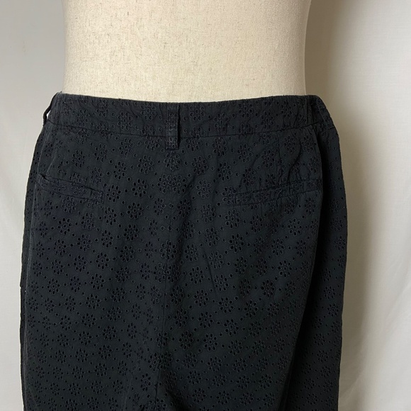 Jones New York Black Floral Eyelet Capri Pants Women's Plus Size 16W - Picture 6 of 9